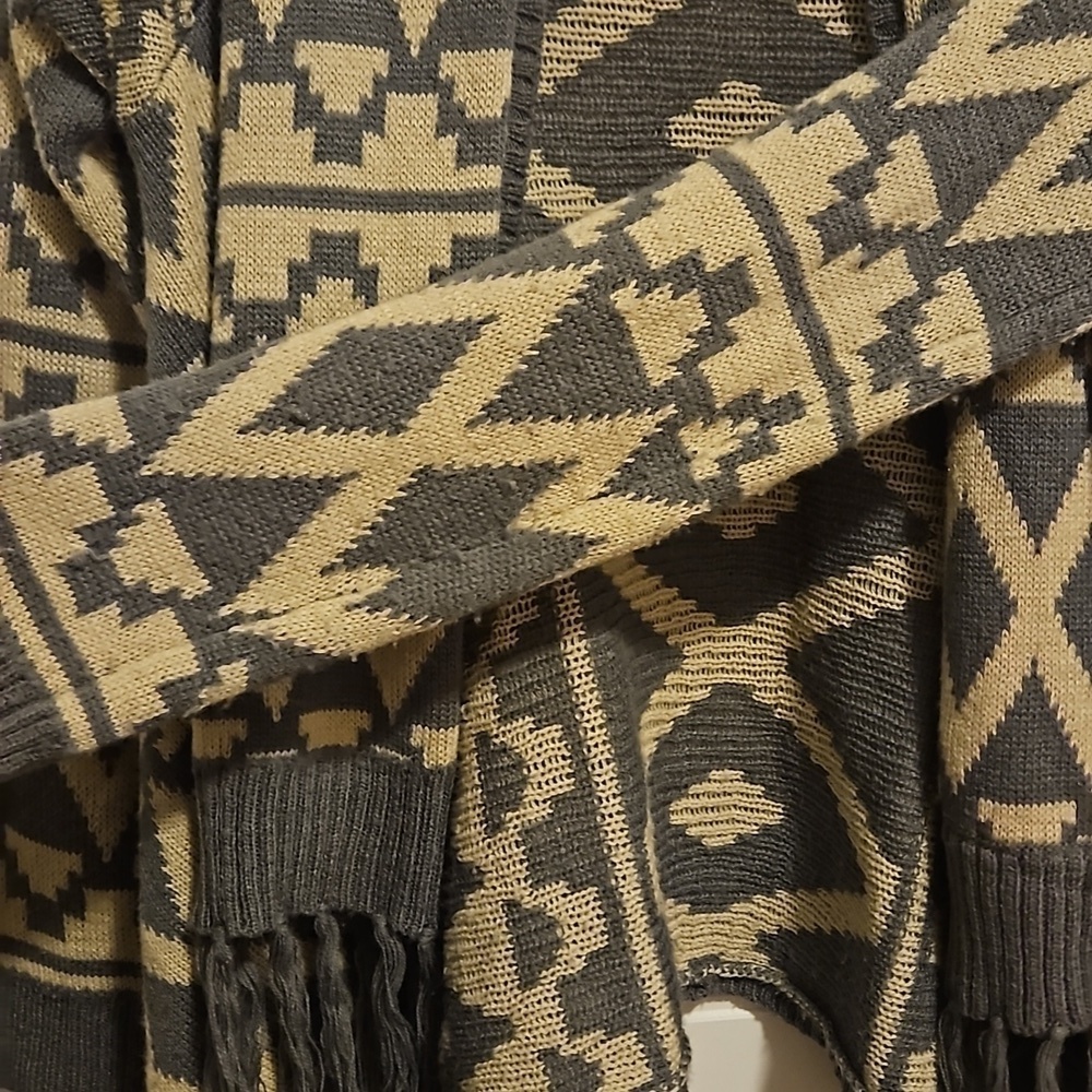 Aztec Print Knit Cardigan Size Large Grey and Beige - Picture 4 of 6